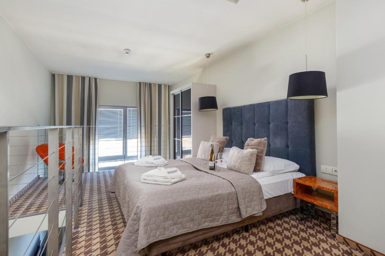 Mezzanine In 5 Star With Swimming Pool By Renters Aparthotel *