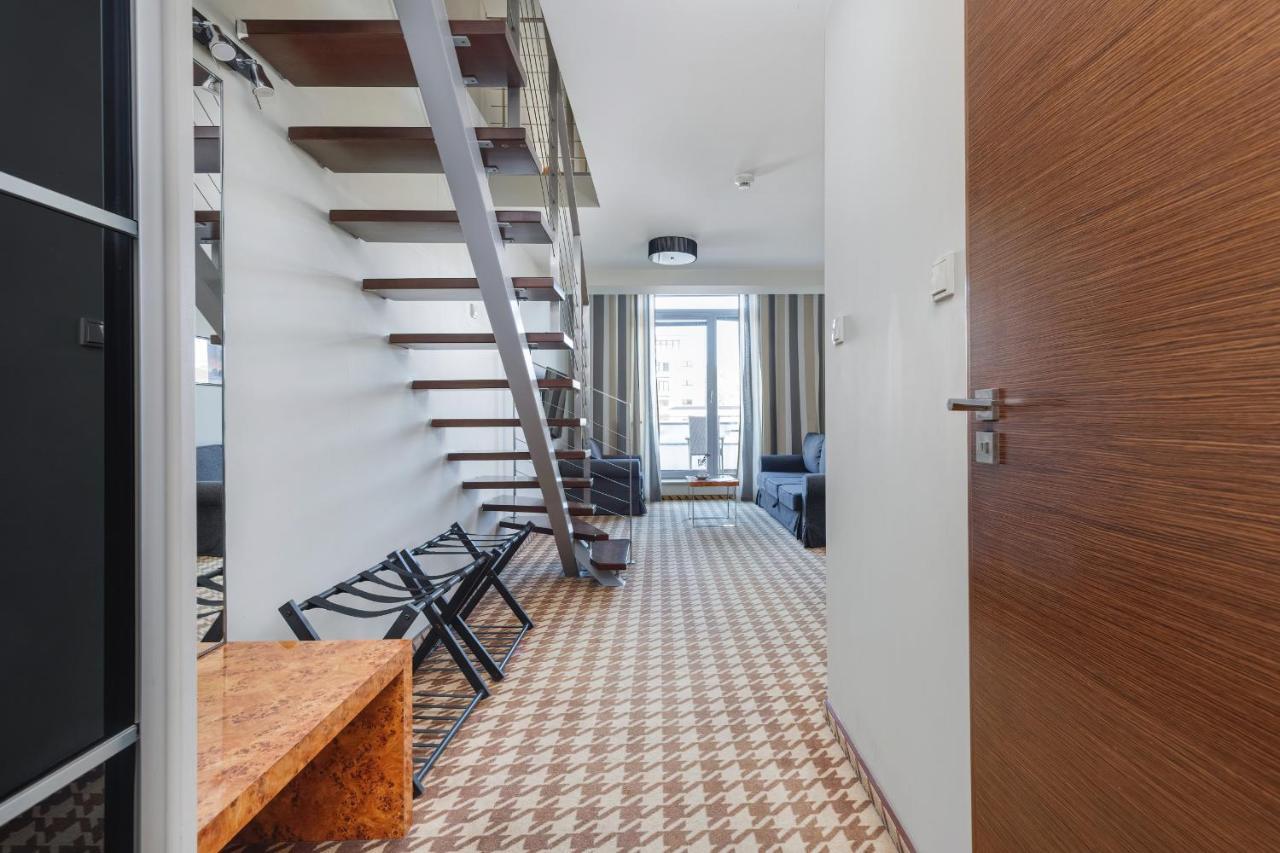 Mezzanine In 5 Star With Swimming Pool By Renters Aparthotel