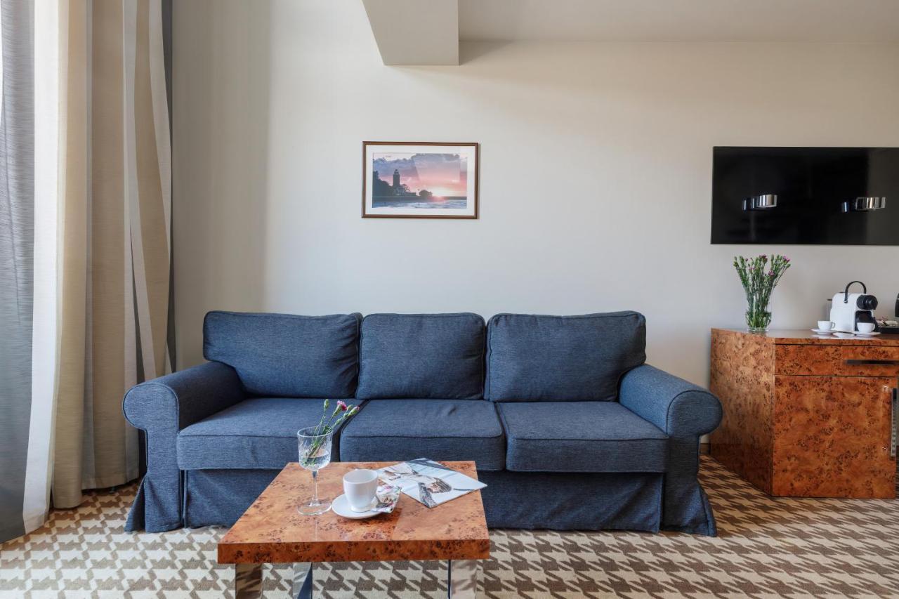Mezzanine In 5 Star With Swimming Pool By Renters Aparthotel *