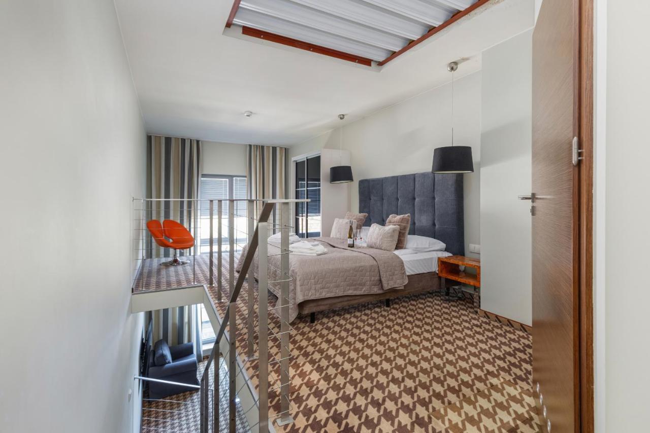 Mezzanine In 5 Star With Swimming Pool By Renters Aparthotel